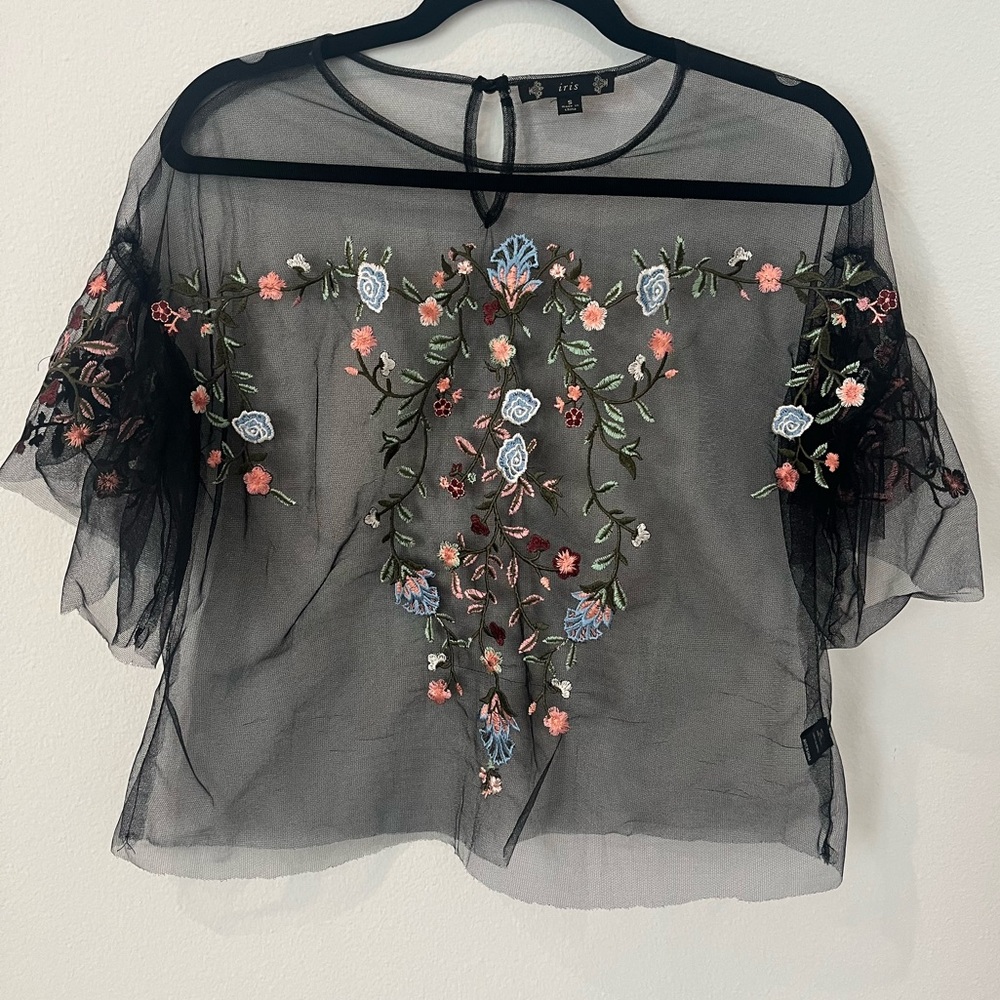 Tulle overlay floral embroidered top